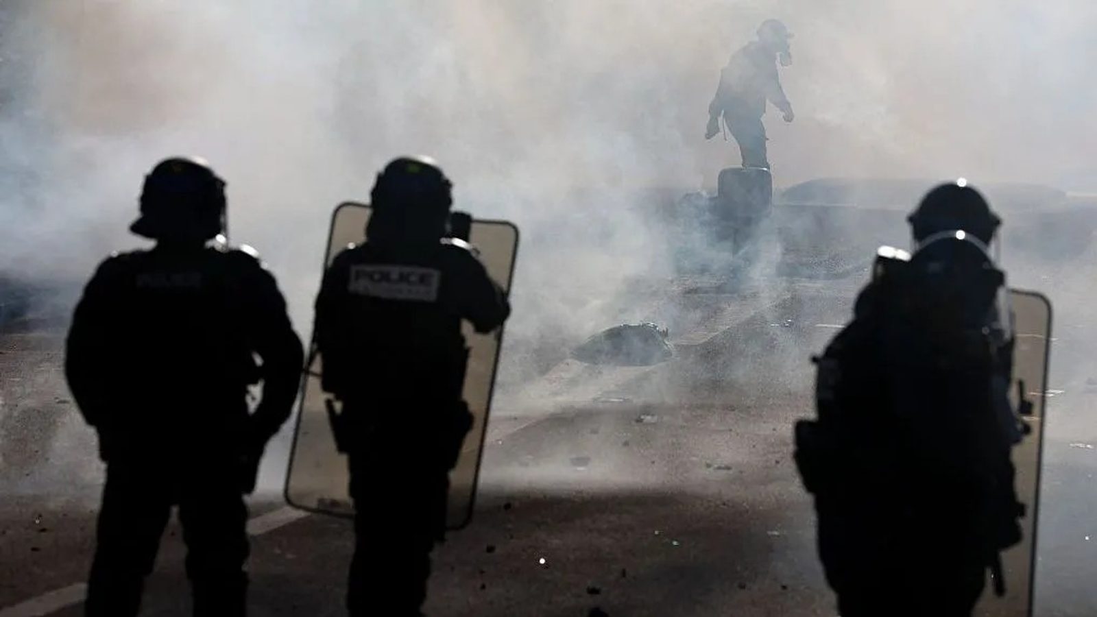 Një 15-vjeçar mbeti pa dorë në Lens pas shpërthimit të një granate gjatë protestave studentore