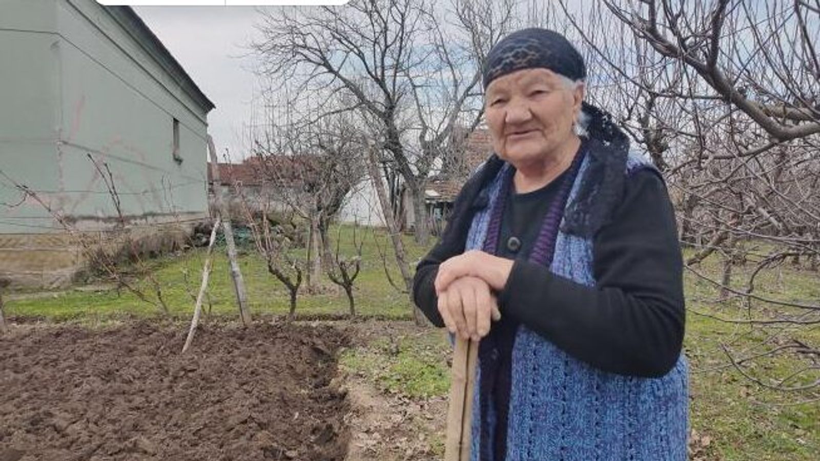 90-годишна Радосија од Лопаш сè уште сама ја обработува градината
