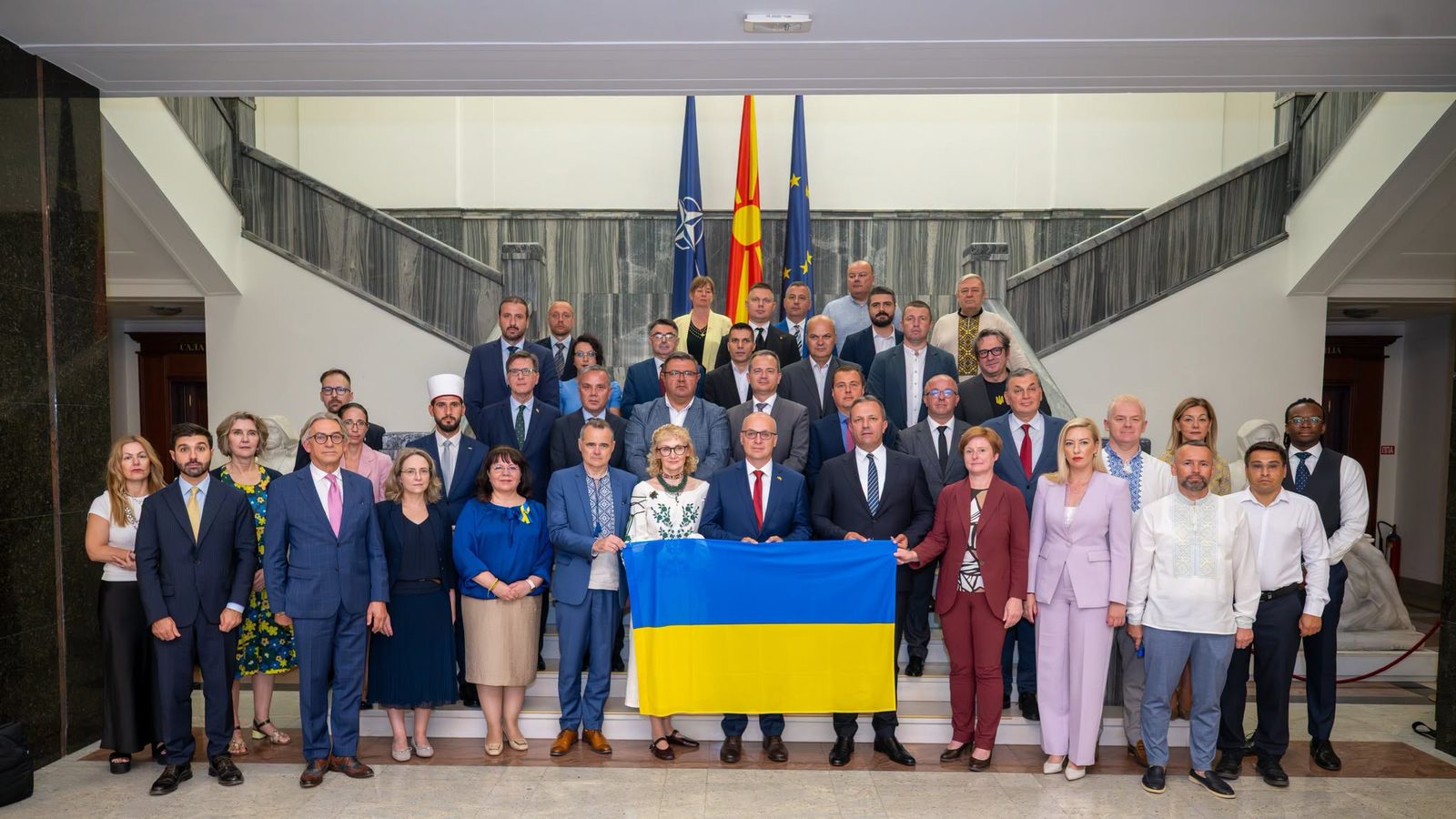Албански пратеници го бојкотираа чествувањето на независноста на Украина во Собранието