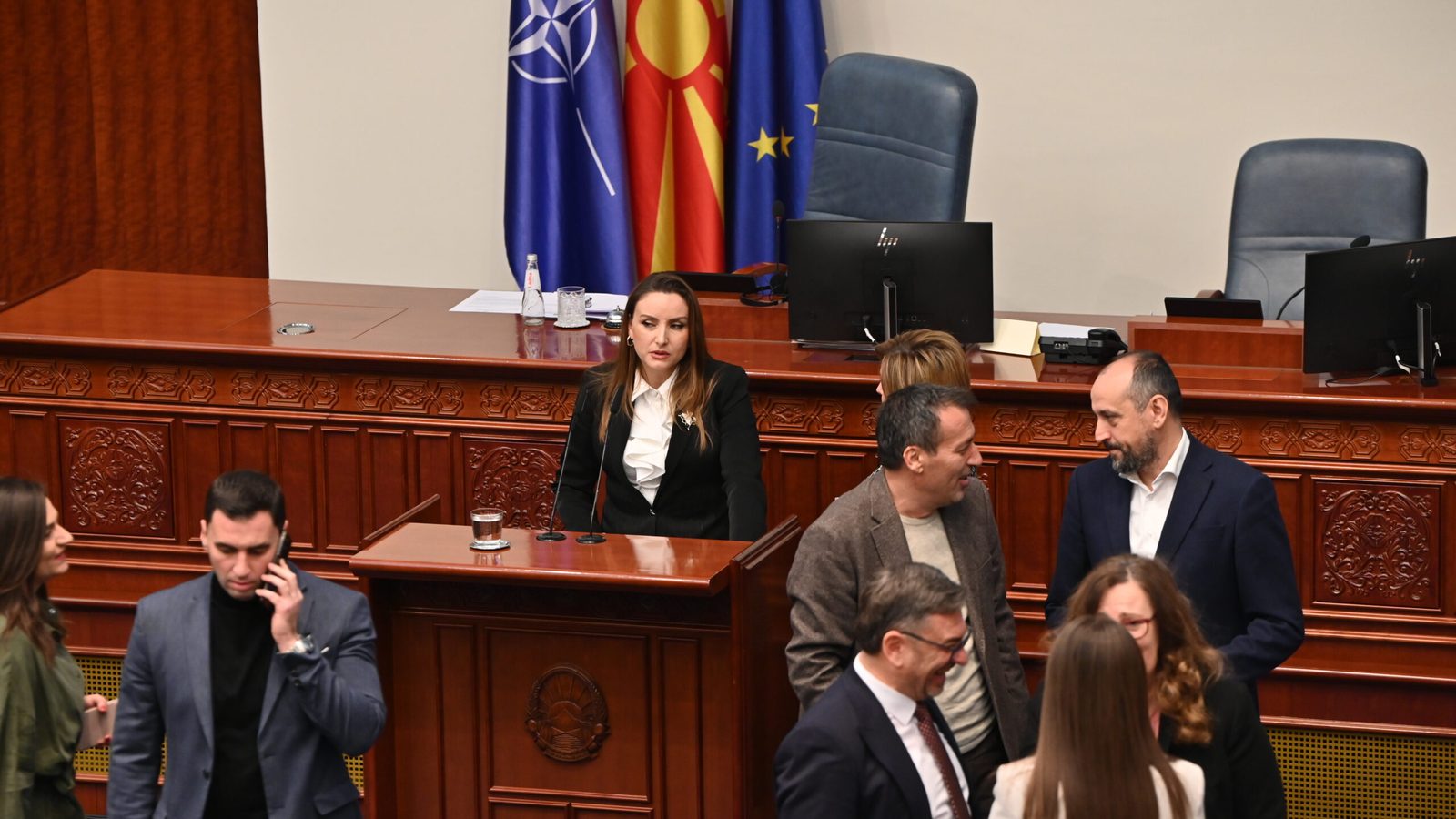 Албанскиот опозициски блок ја блокира говорницата — Даути бара писмен одговор од Мицкоски