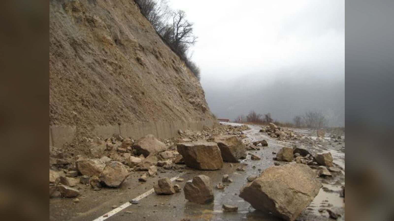 AMSM warns of landslide danger on four road sections