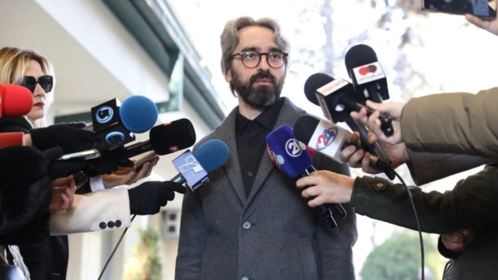 Апасиев најави законска интервенција по пријави за наплата на долгови "со рекетари на врата"
