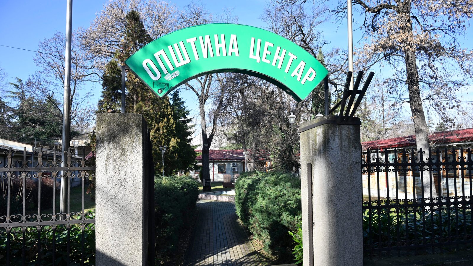 Бесплатни униформи ќе добијат сите основци во Центар