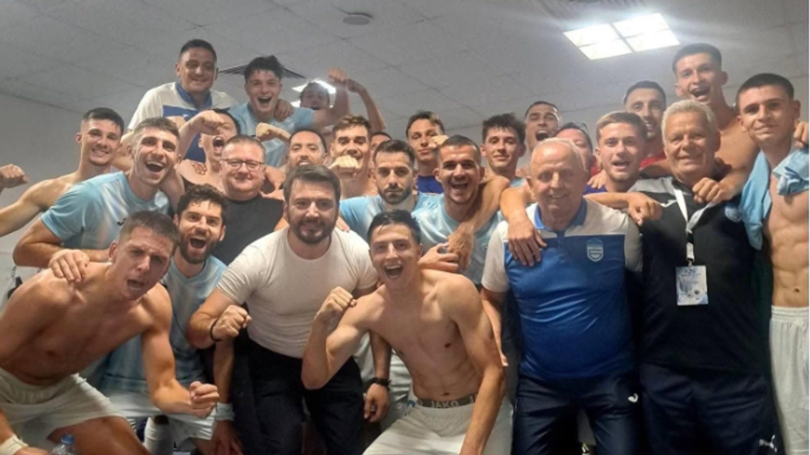 Брегалница ги растури Арсими — 4:0 и традиционално победничко селфи
