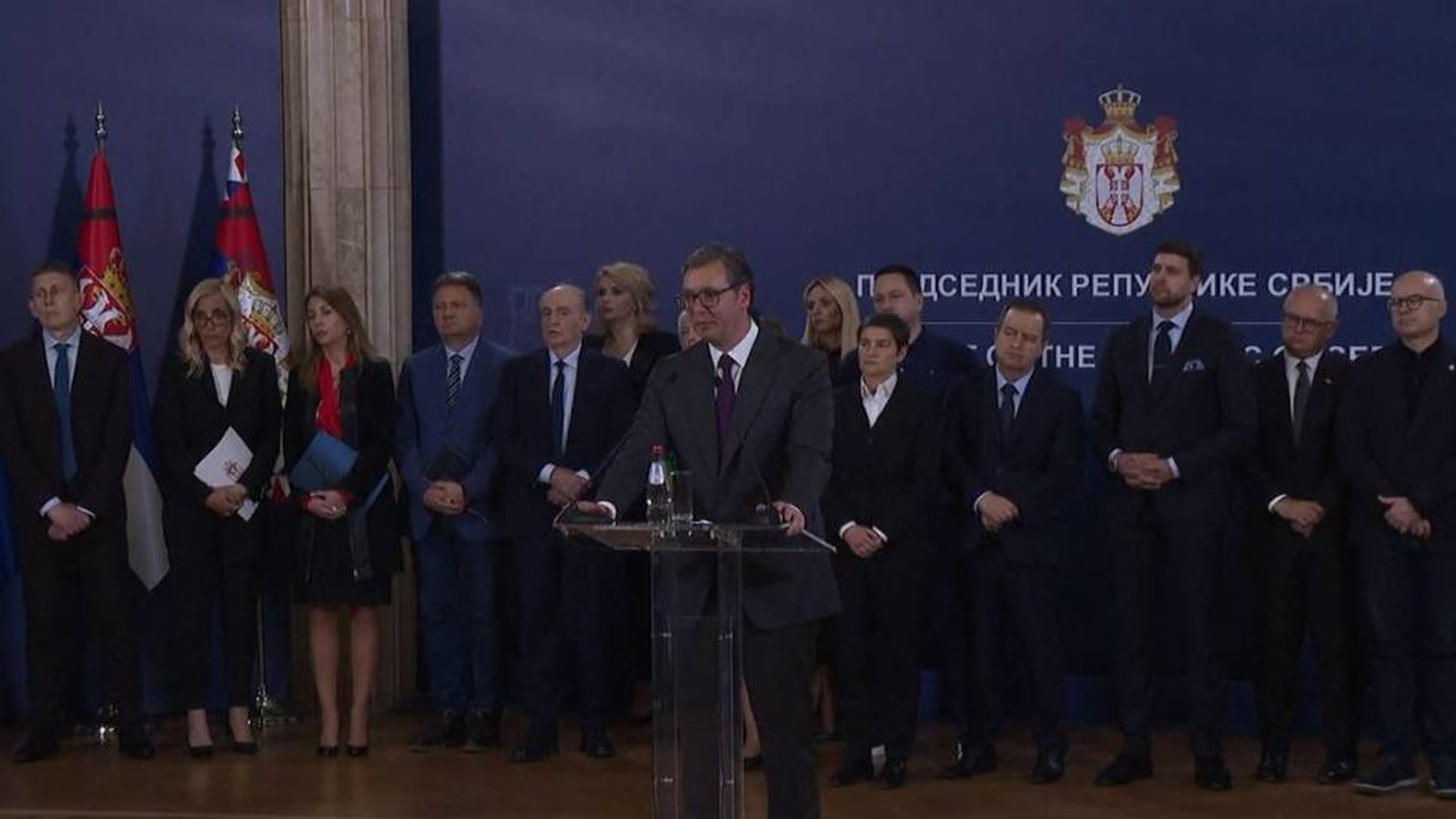 Брнабиќ: Се подготвува хајка за апсење на Александар Вучиќ по уривањето на натстрешницата
