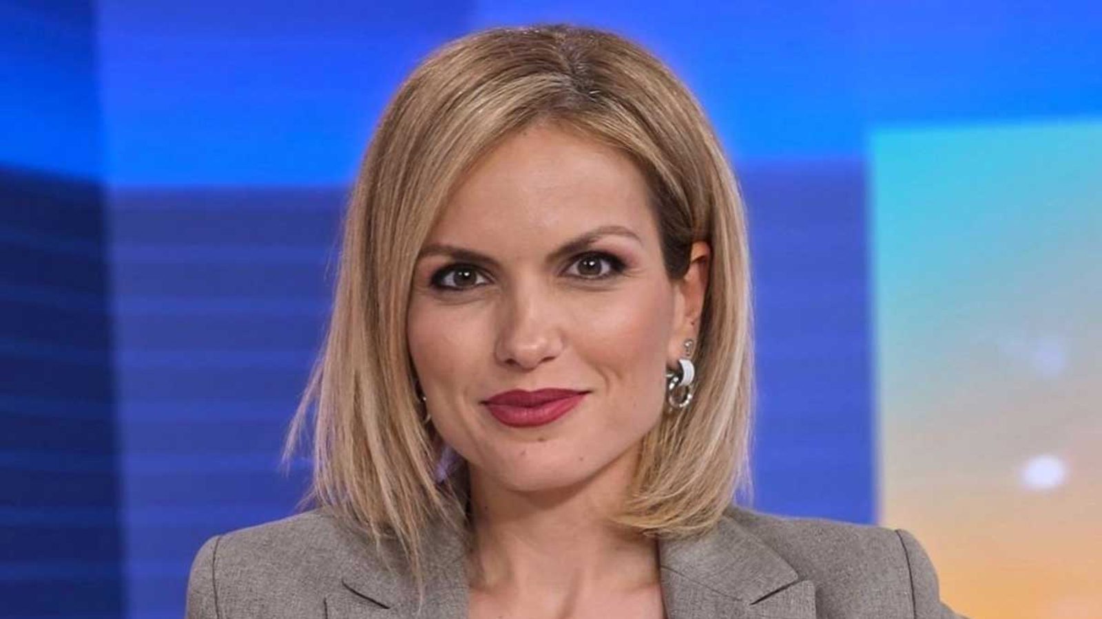 Цаци од Сител во нова, подмладена верзија: светла руса со брановиден лоб