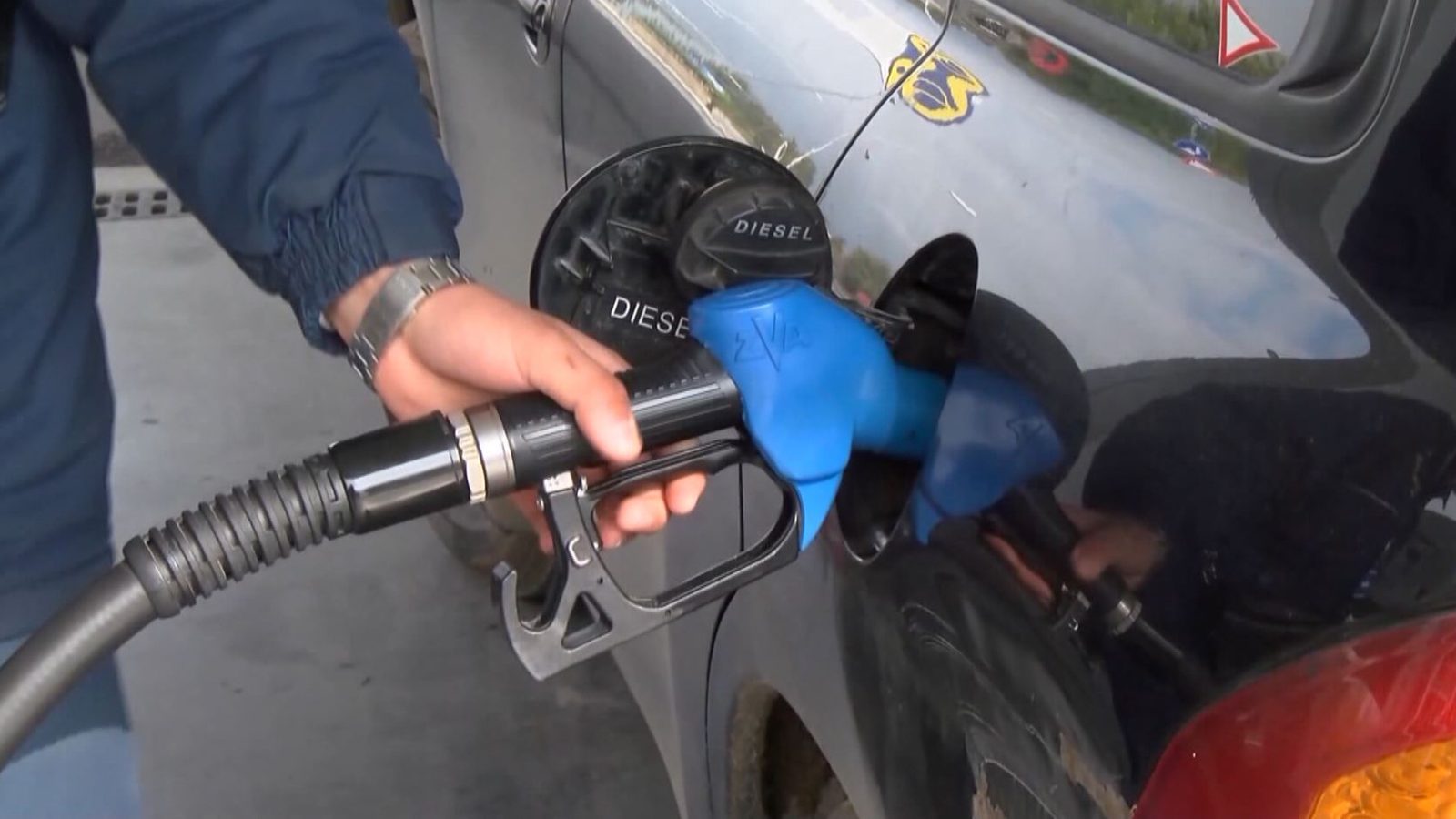 Diesel prices climb as 11% of French petrol stations report shortages