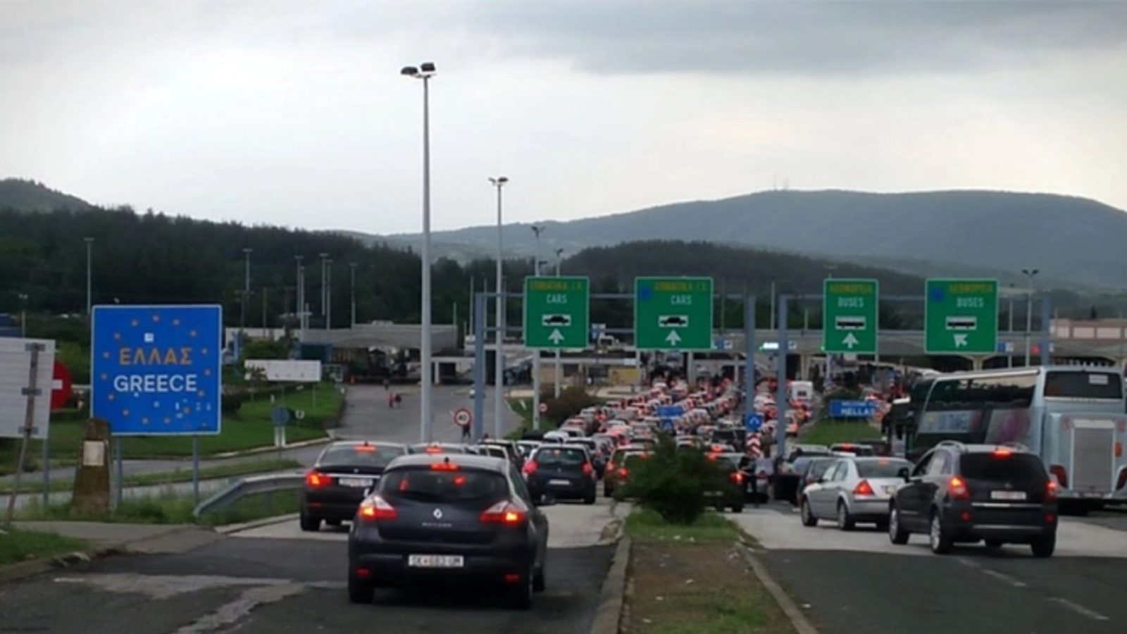 Чекање до 30 минути на Табановце и Богородица; сообраќајот на патиштата тече непречено