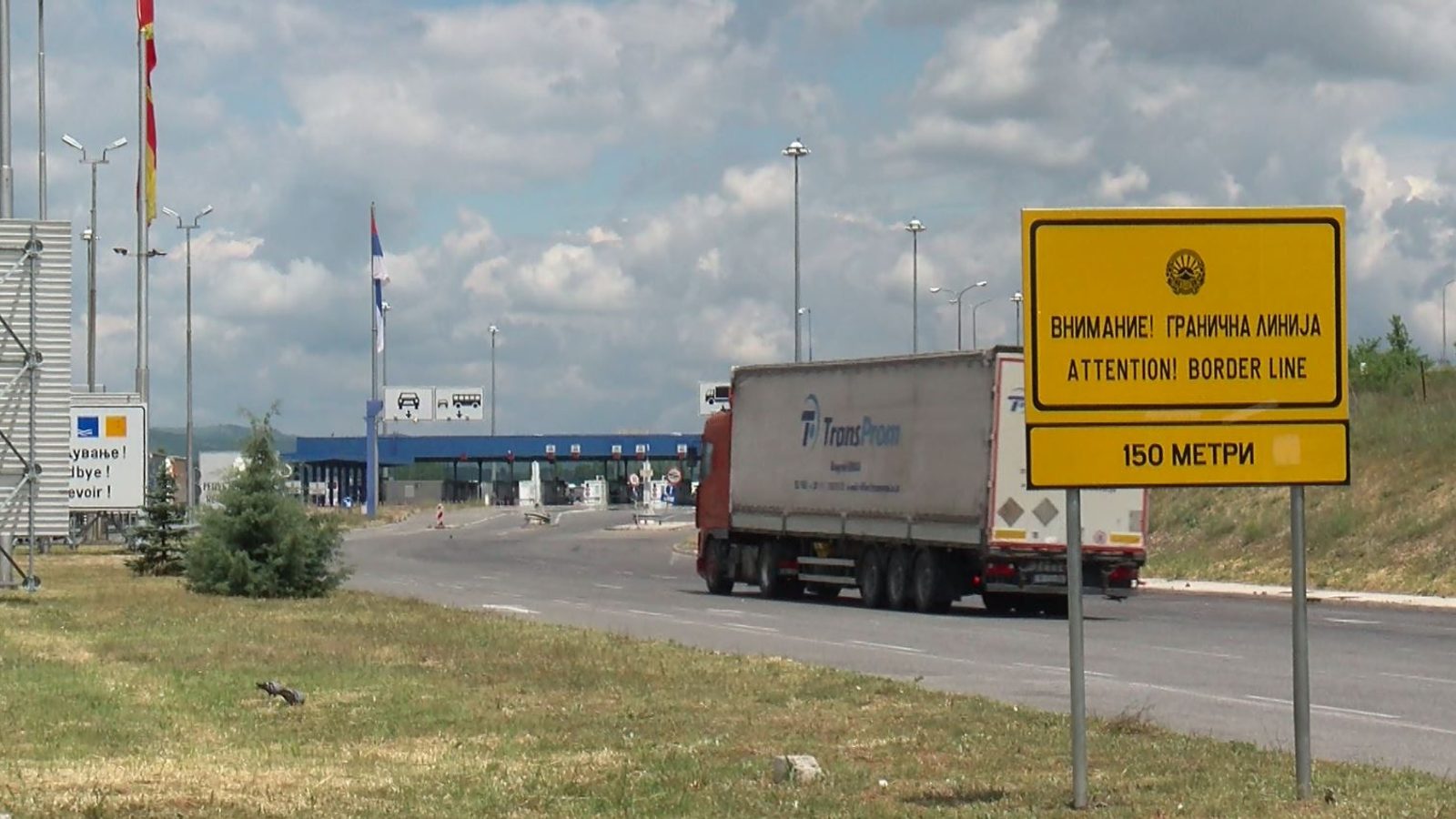 Чекање и колони за влез во Србија — засилени проверки пред утрешните избори