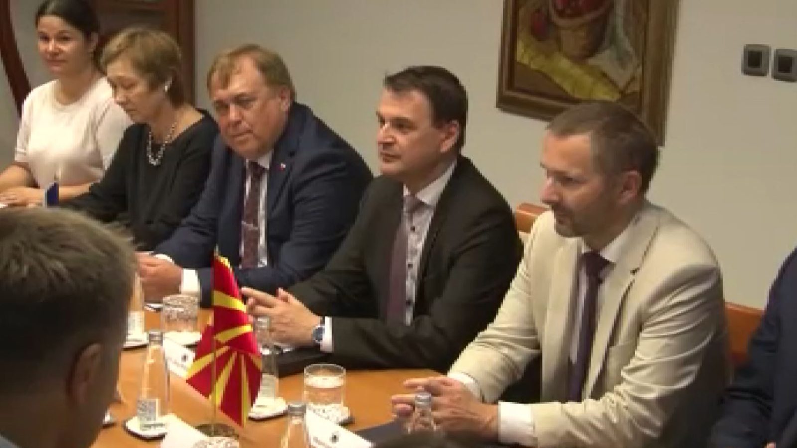 Чешка се нуди за помош за решавање на спорот со Бугарија