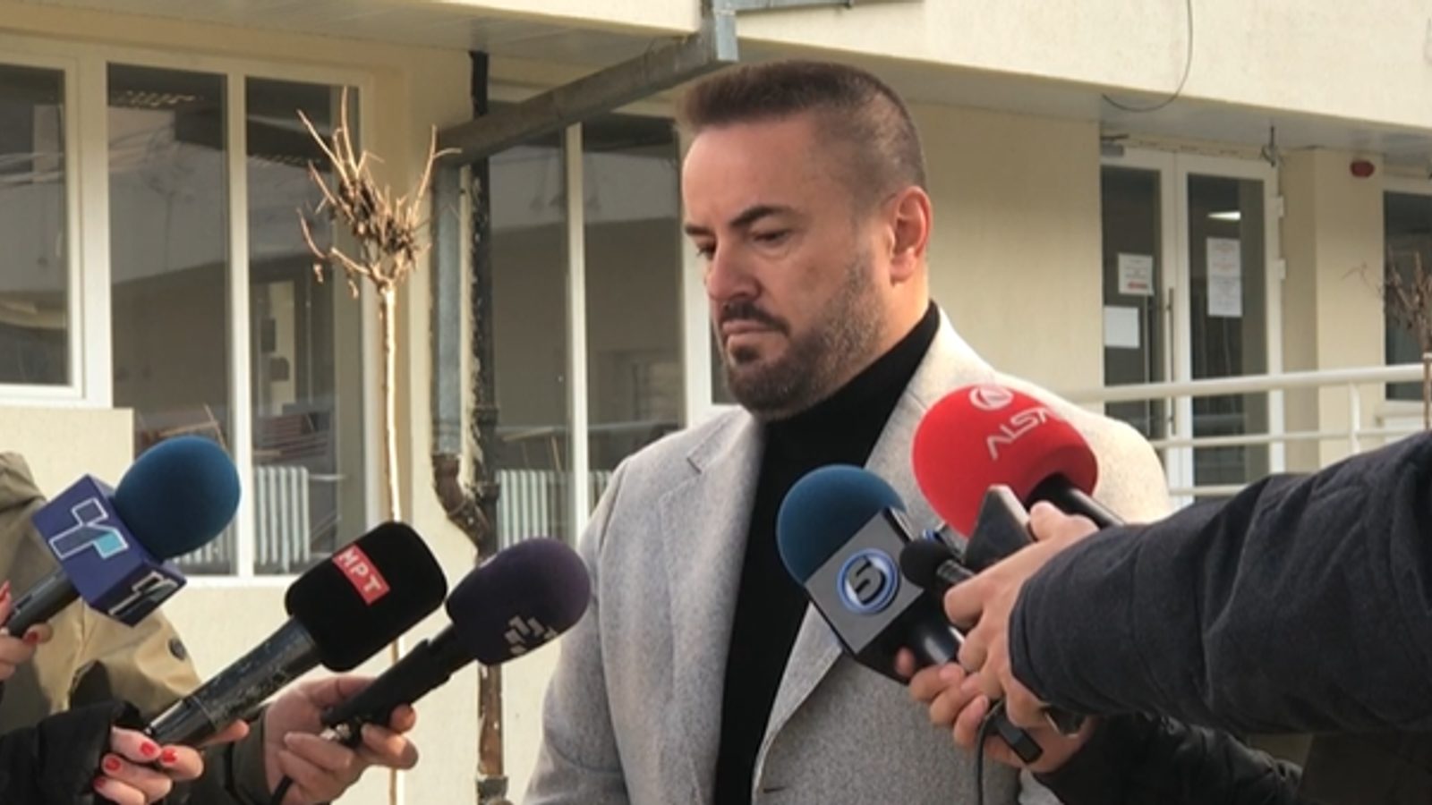 Директорот на Инфективна: Зголемен број хоспитализации, но не поради водата