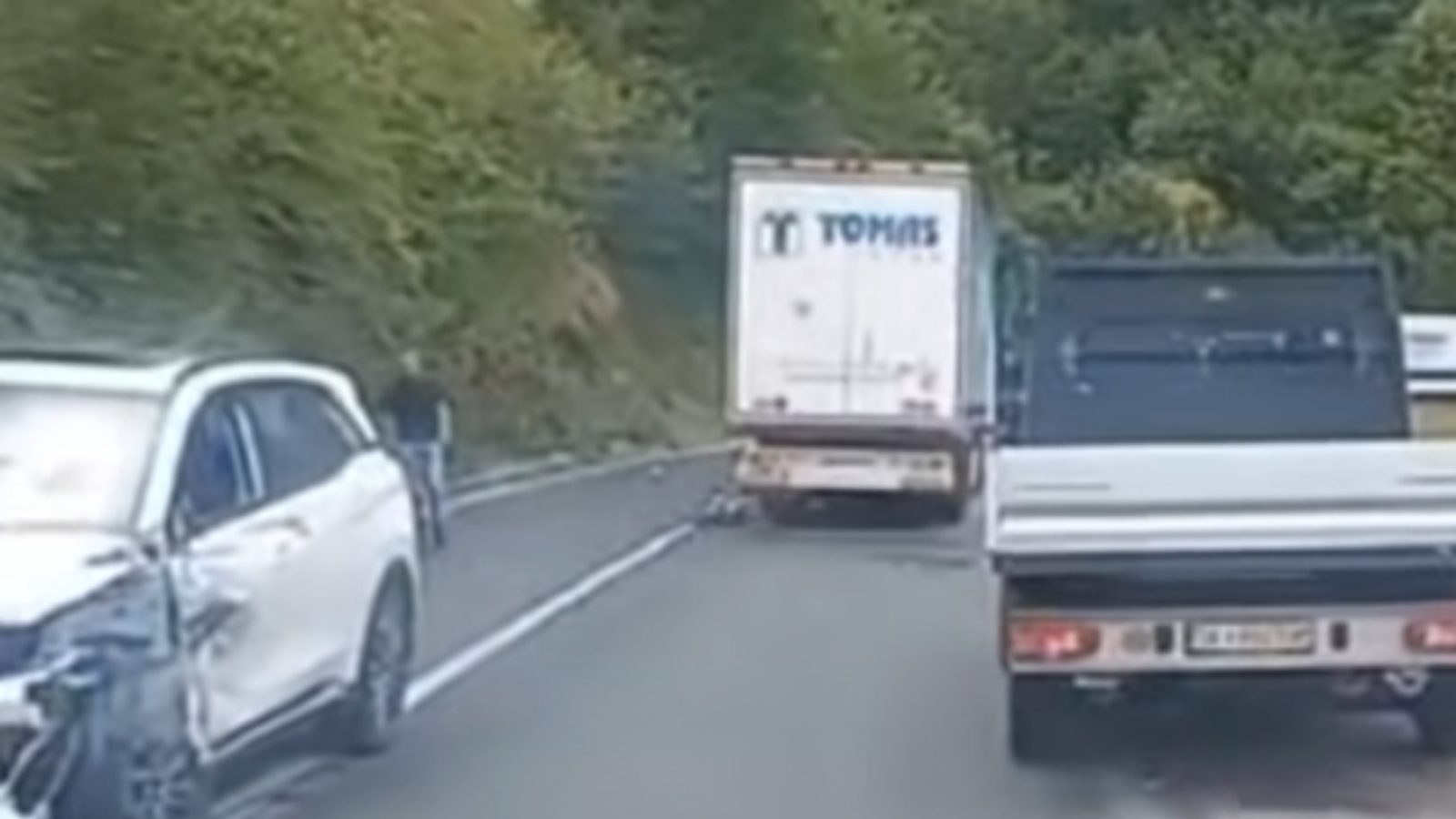 Џип и камион-шлепер се судрија на патот од Стража кон Гостивар