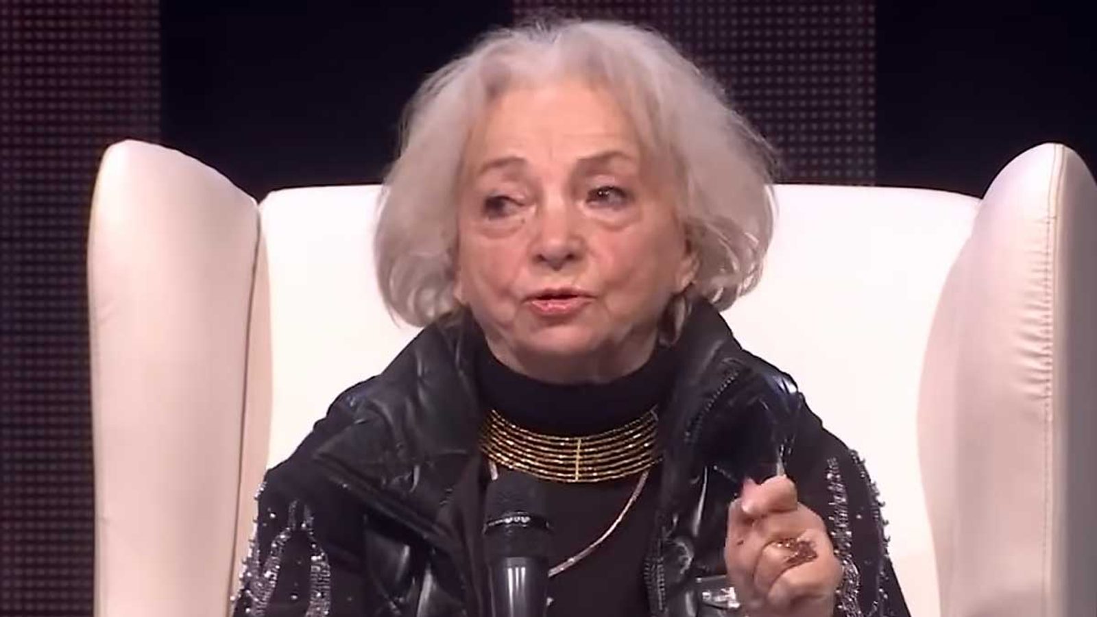Добрила Ивановска Чабриќ: Плива, шиe и излегува во казино на прагот од 99-та