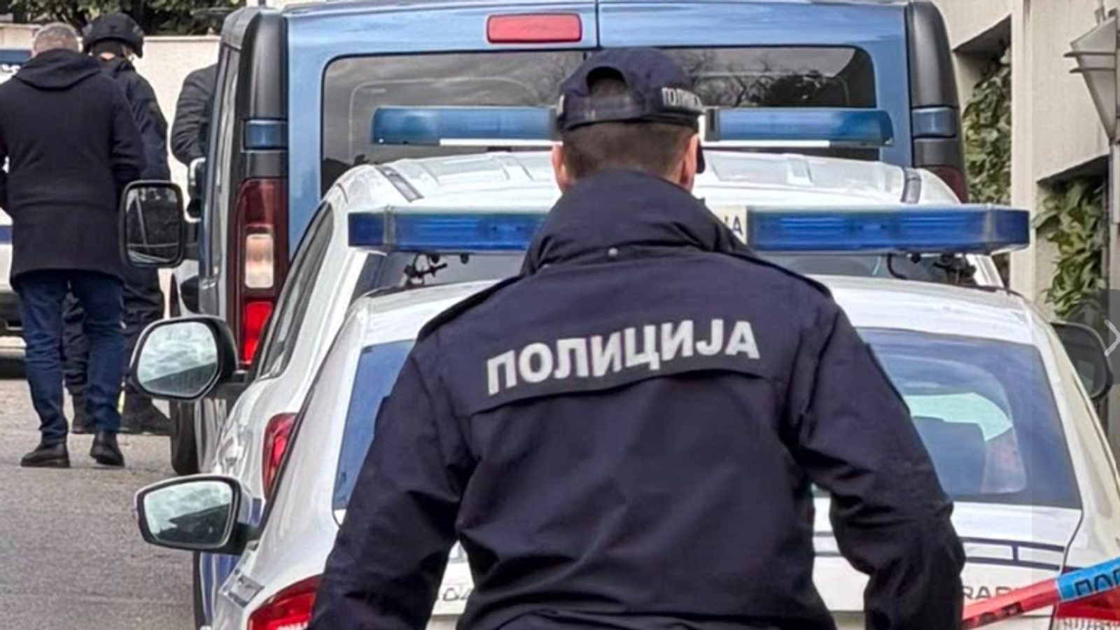 Државјанин на Македонија уапсен во Србија по обид за поткуп на полицаjци