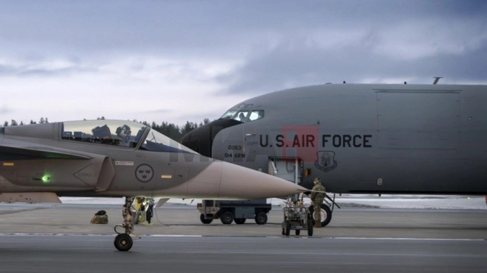 Два KC-135 ја напуштија база Безмер по заканите од Иран