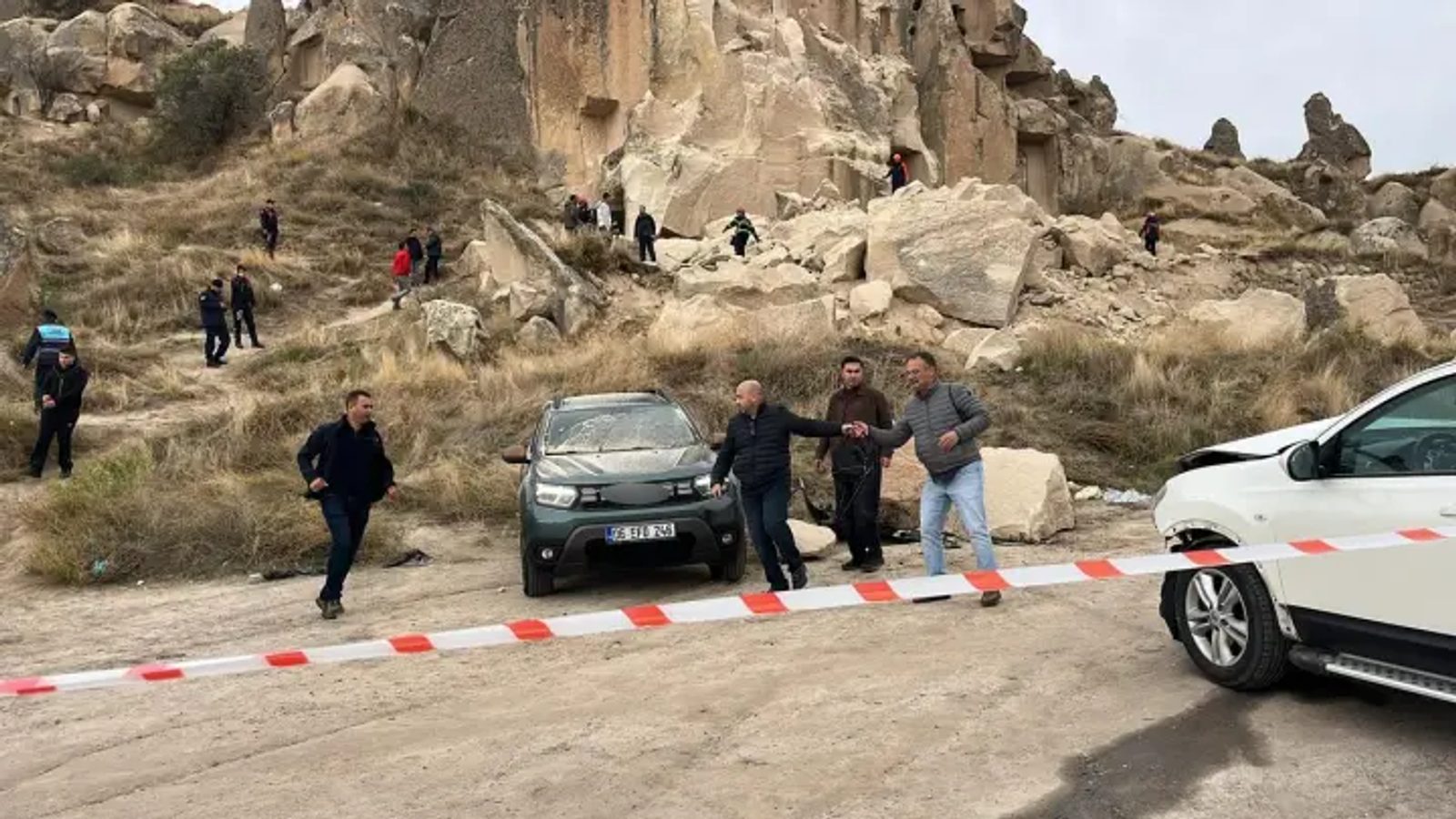 Двајца загинаа при уривање на карпа во Кападокија