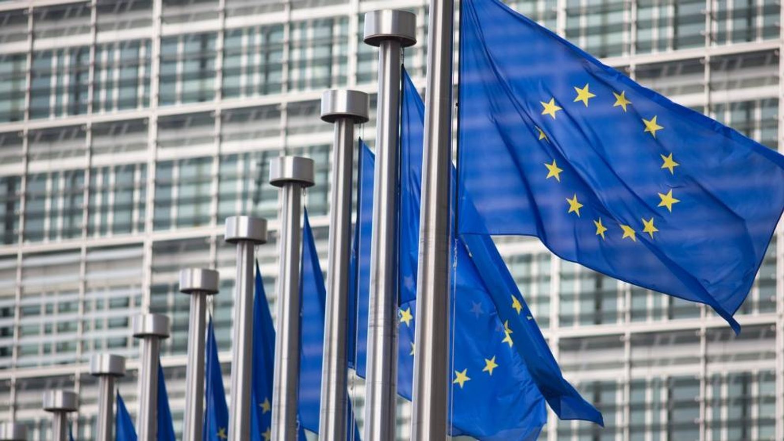 ЕК одобри 6,1 милијарди евра за одбраната на Украина