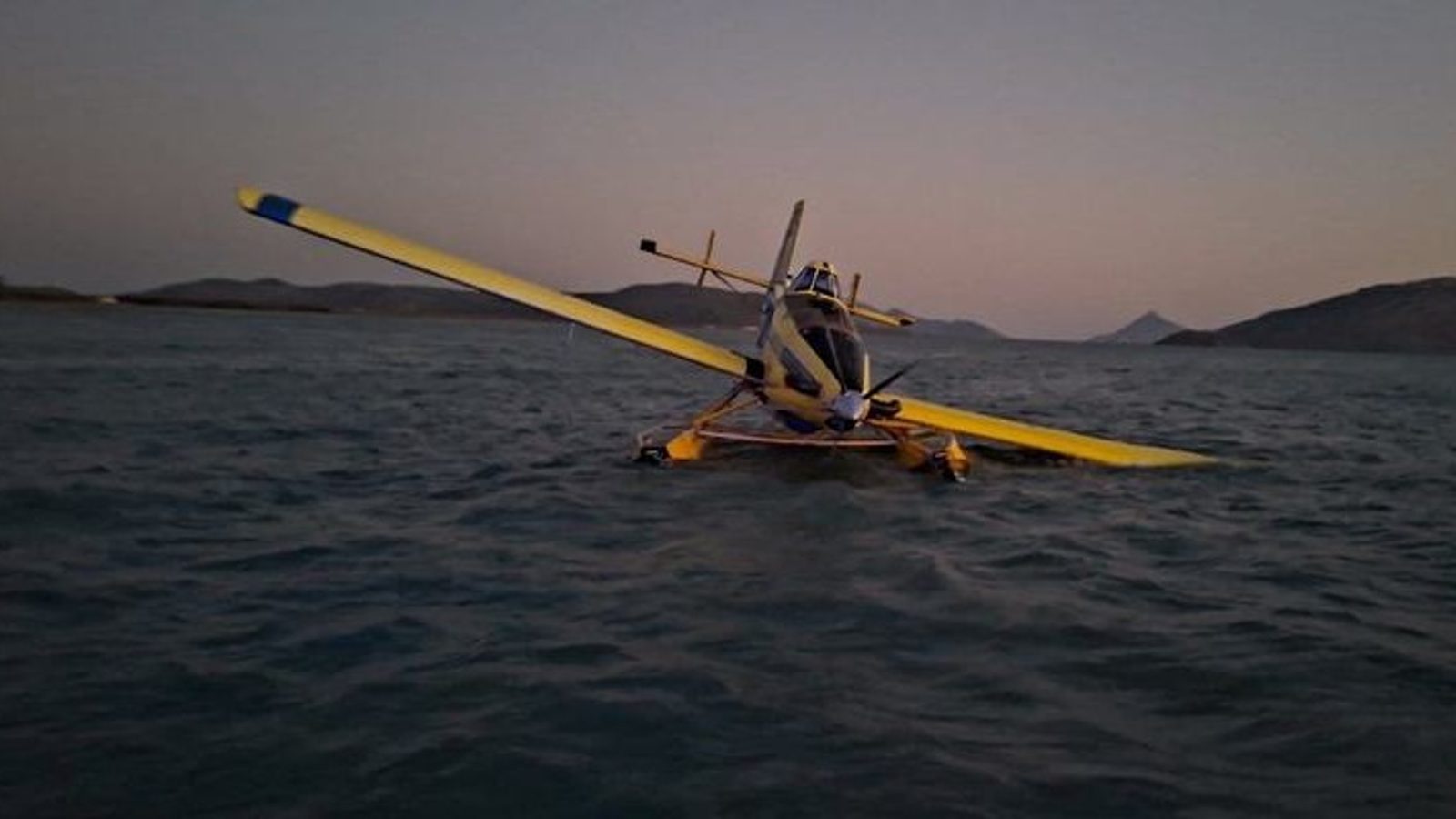 „Ер трактор“ пригаѓа во море кај Астакос — пилотот спасен