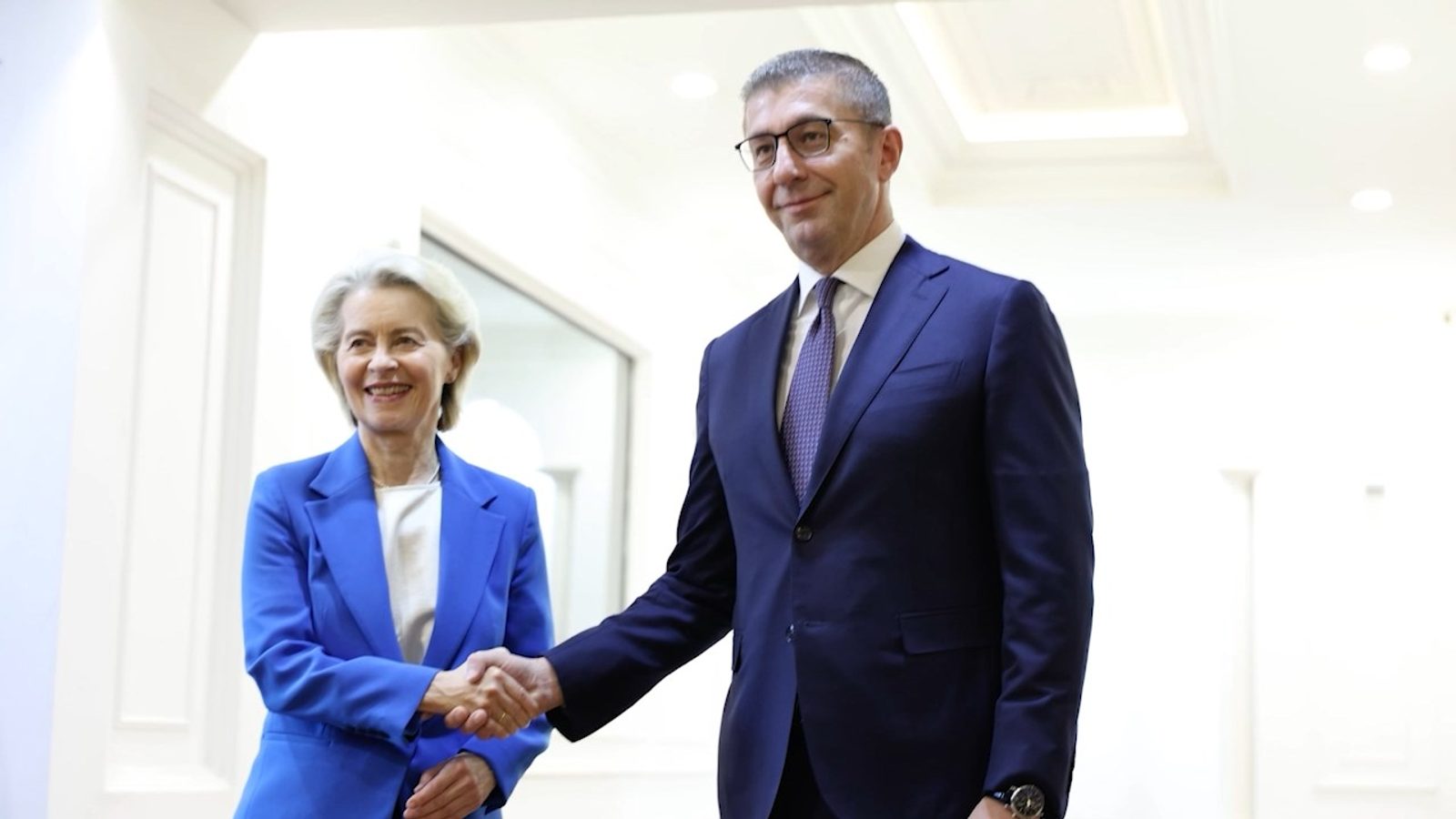 Фон дер Лајен го посоветувала Мицкоски да побара билатерална средба со Софија