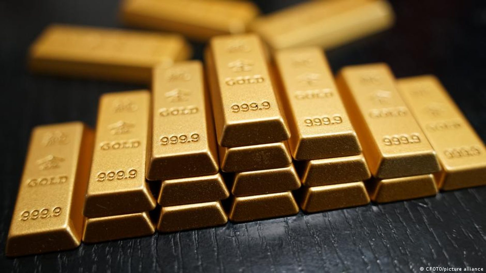 Netherlands and France move gold reserves out of the United States