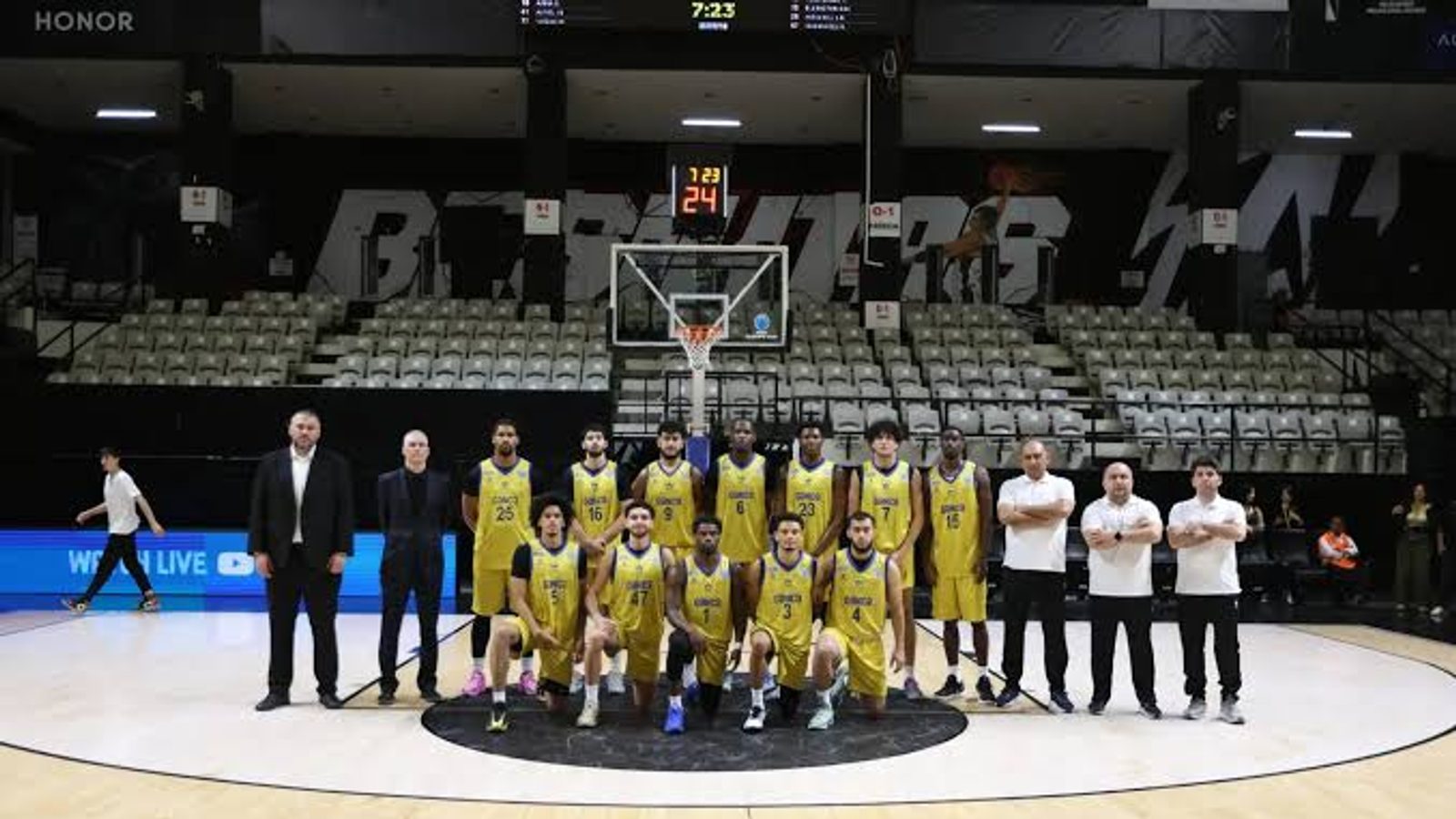 Лифт падна со петмина кошаркари во Генџа, тренерот ја критикува организацијата