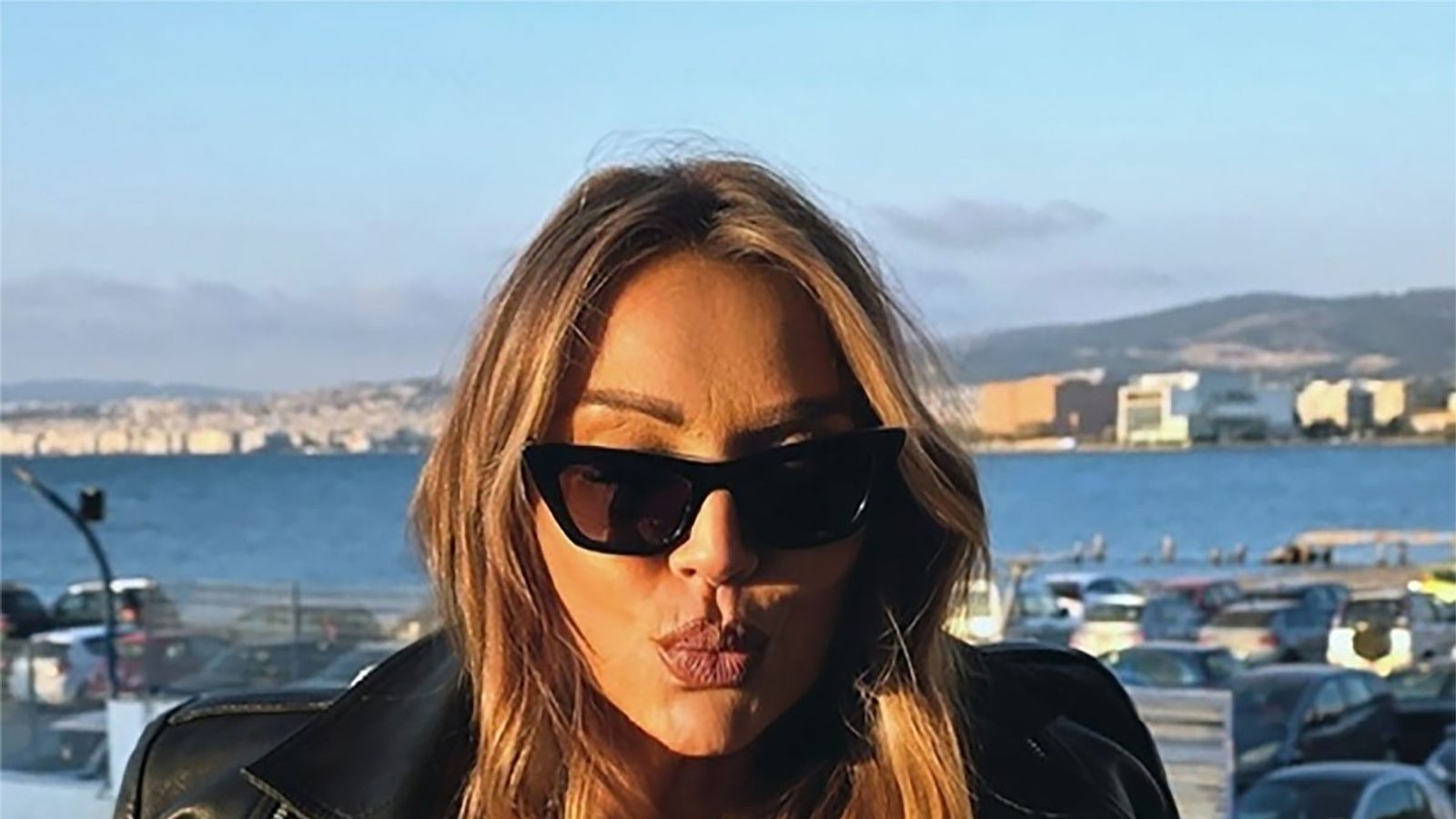 Лила Филиповска во проѕирно црно: прослави 55 години покрај море