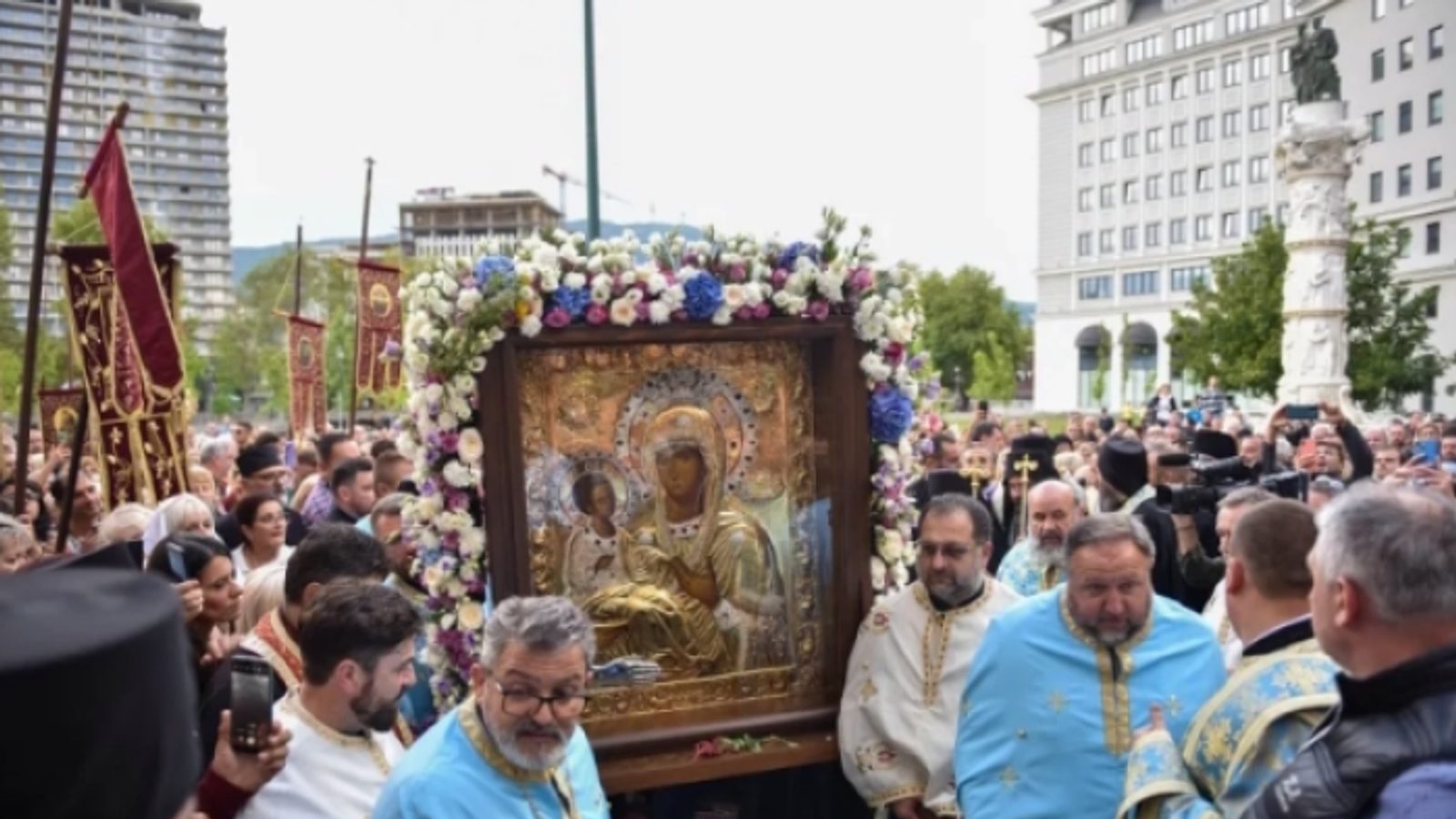 Литија низ центарот на Скопје пред Рождество на Пресвета Богородица