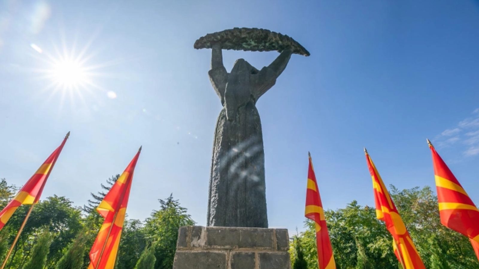 Македонија го празнува 85 години од народното востание