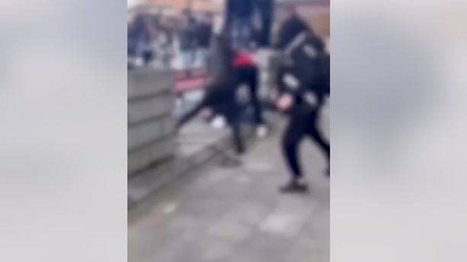 Малолетници нападнале врсник во училишен двор во Бит Пазар