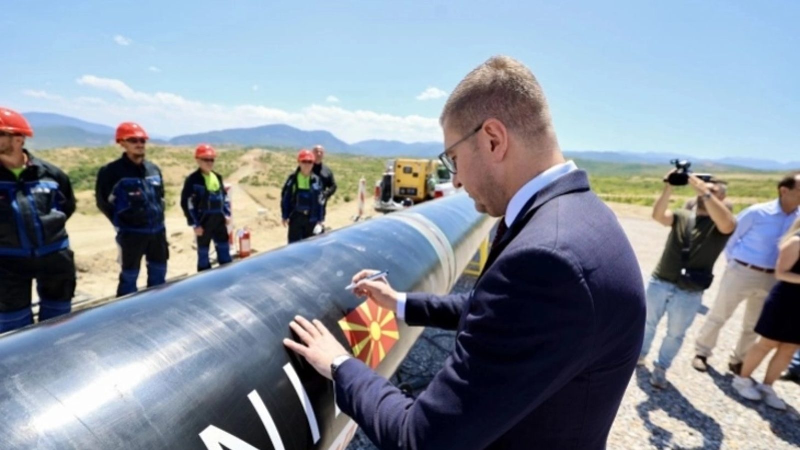 Мицкоски: Двата гасоводни интерконектори драматично ќе го зголемат геостратегиското значење на Македонија