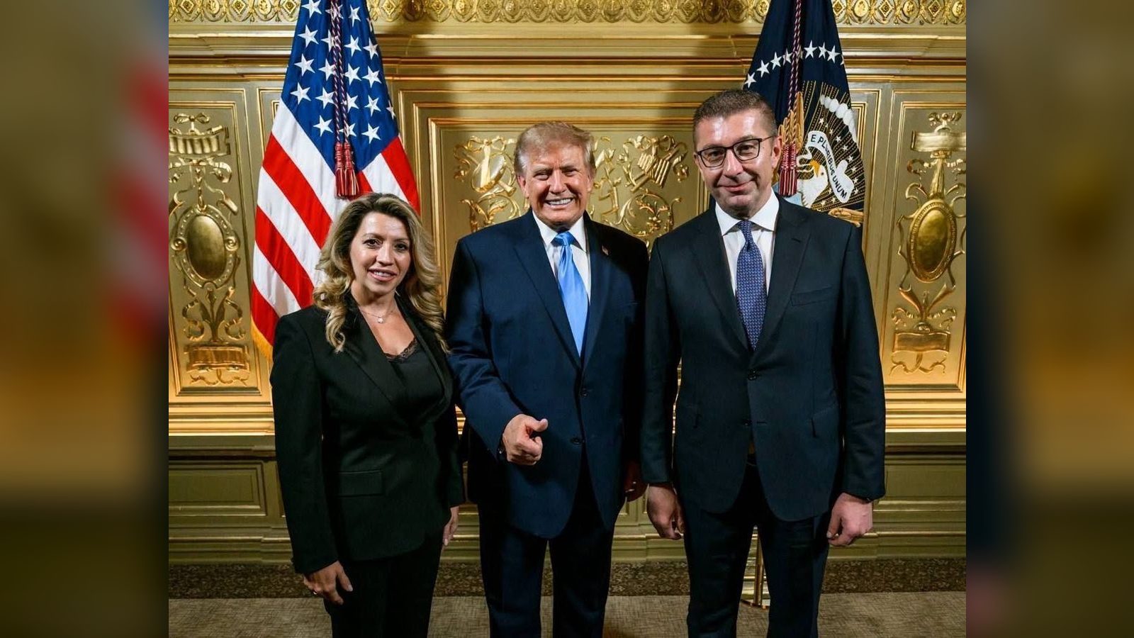 Mickoski publikon fotografi me Trump