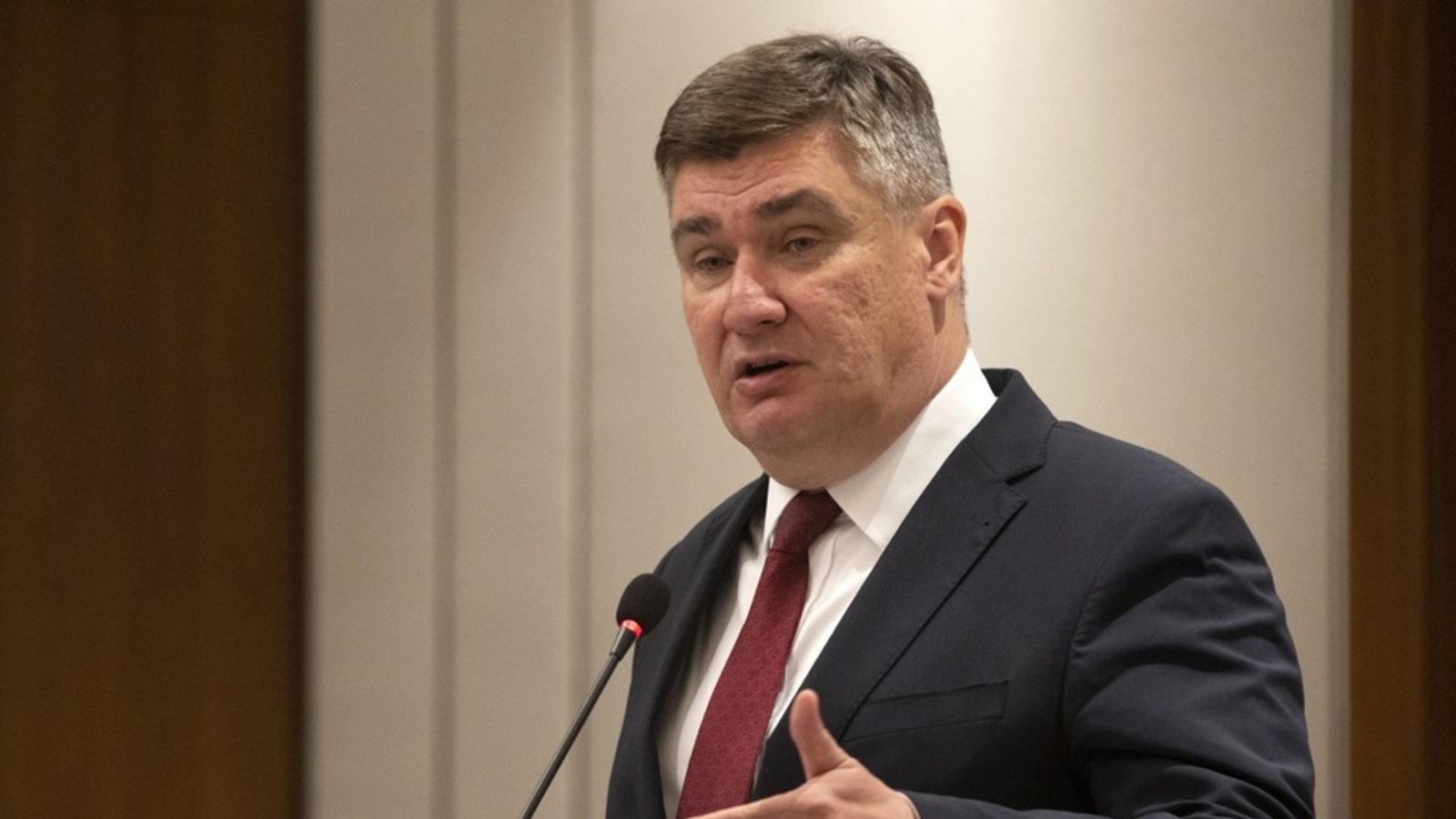 Милановиќ бара итна истрага и санација по откриено депонирање опасен отпад во Лика