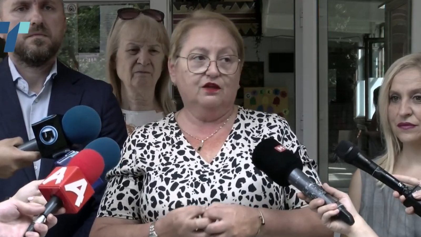 На почетокот на учебната година: слаби оценки, помалку ученици и први таблети во македонското образование