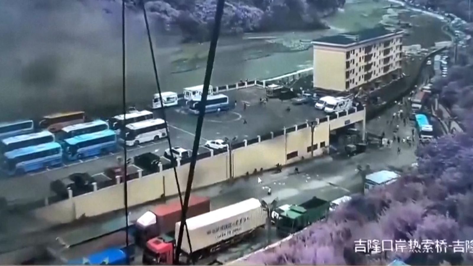 Над 600 загинаа во разорните поплави во Непал