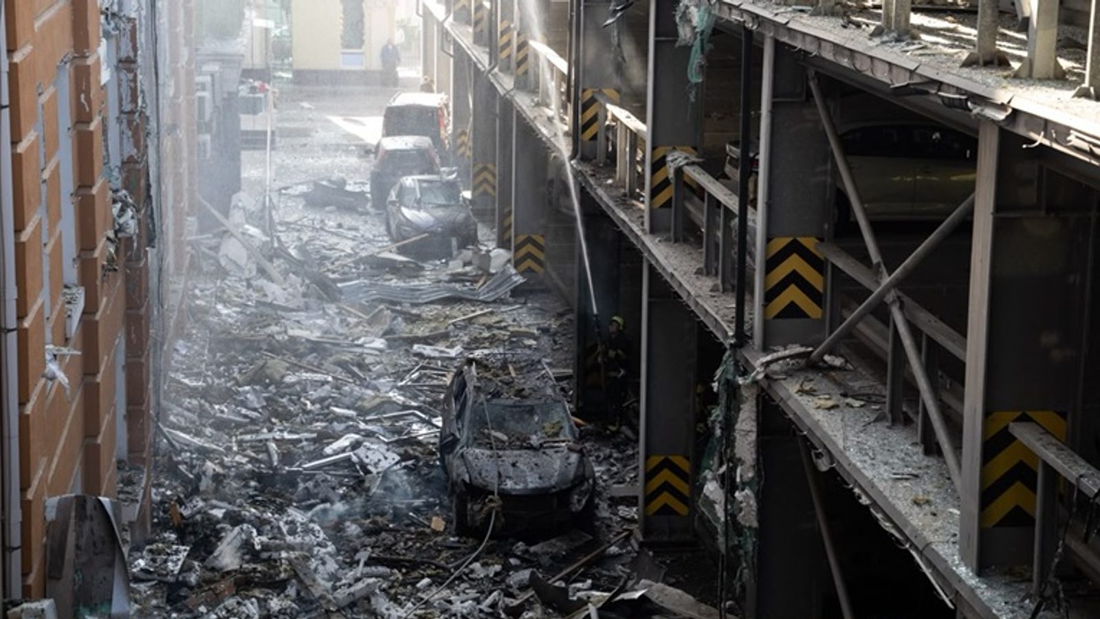 At least two killed in Russian early‑morning attack on Kyiv