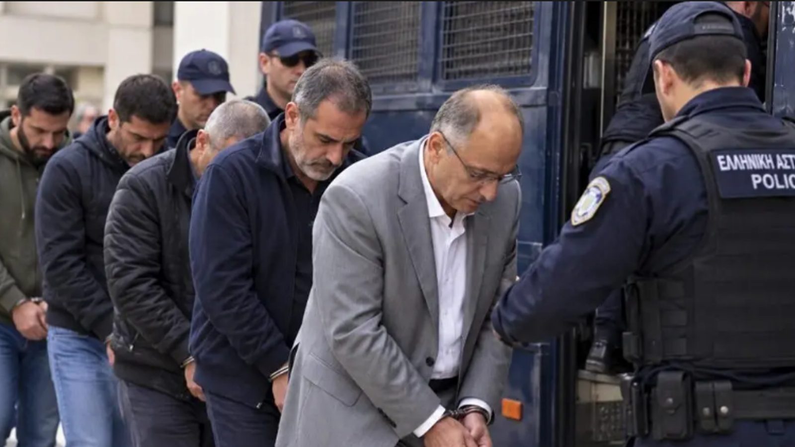 Налози за апсење за претседателот на КФ на Грција, Вангелис Лиолиос, и уште петмина
