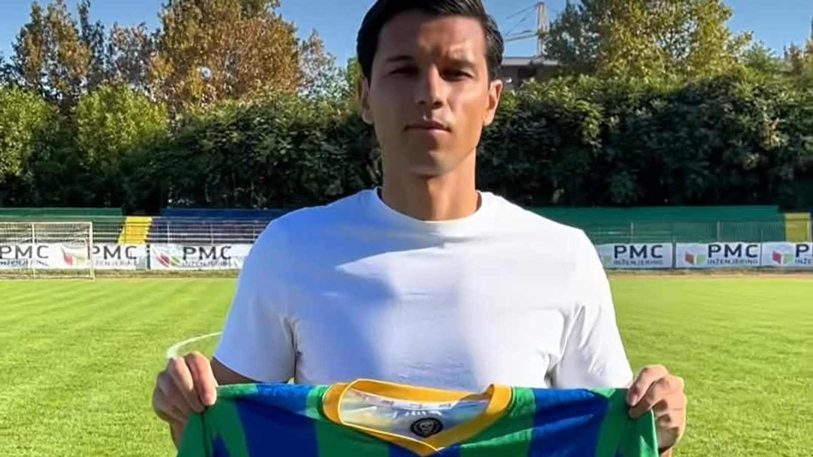 Oliver Stojmenovski zyrtarisht prezantohet te FC Zemun
