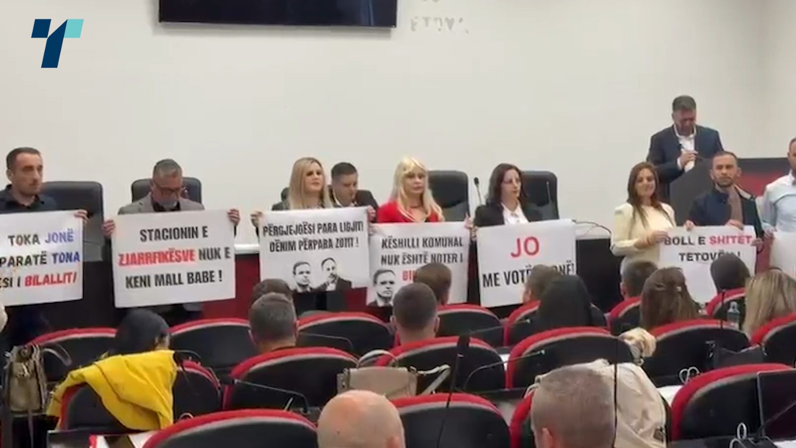 Опозицијата ја блокира седницата на Советот во Тетово поради спорно јавно‑приватно партнерство