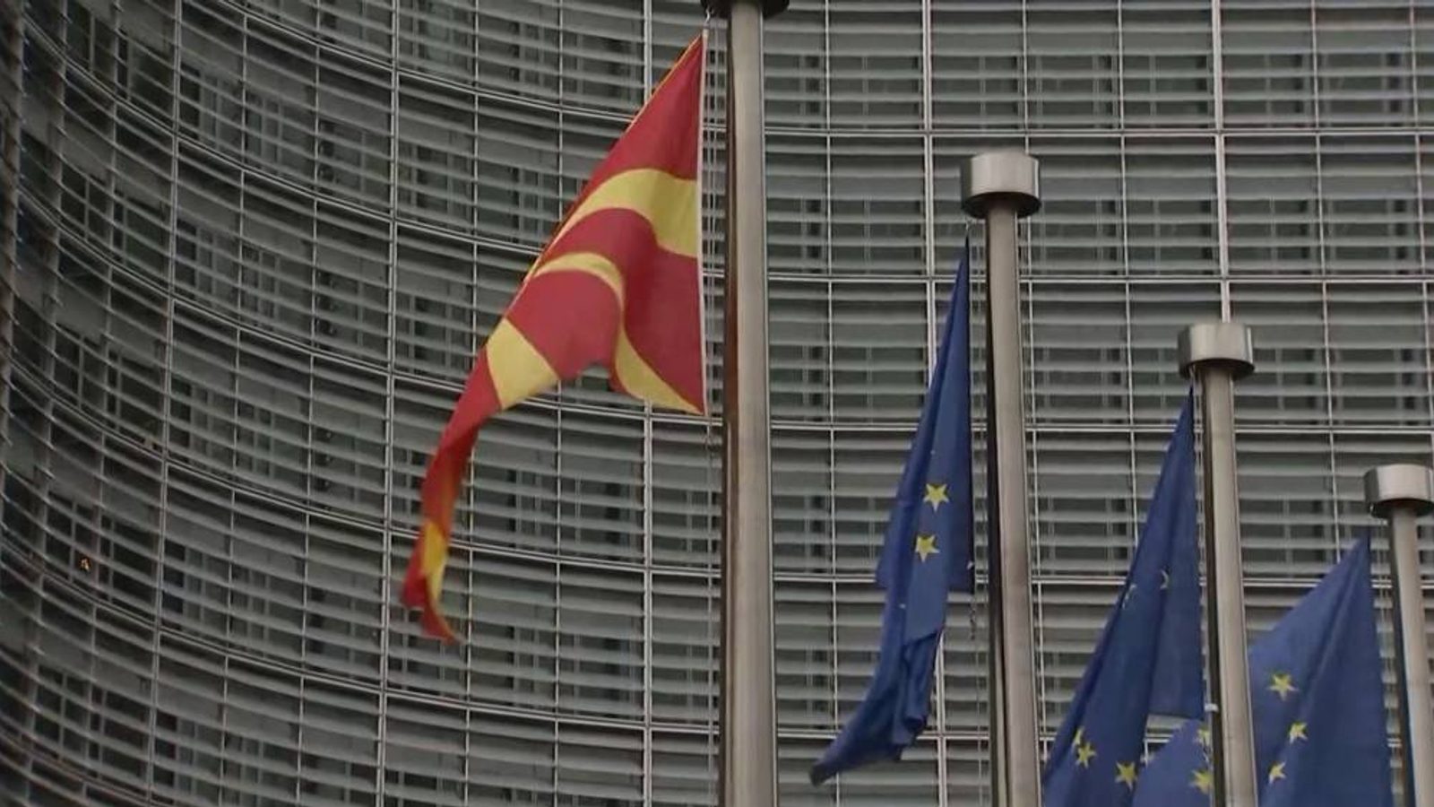 Opozita skeptike pas fjalimit të Komisionit Europian, qeveria premton vijimin e dialogut me BE-në