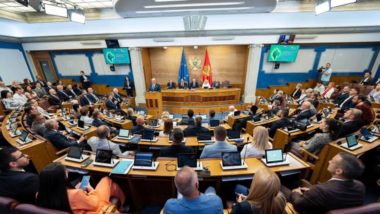 Парламентот на Црна Гора отвори уставни измени за интегритетот на идните премиери и министри