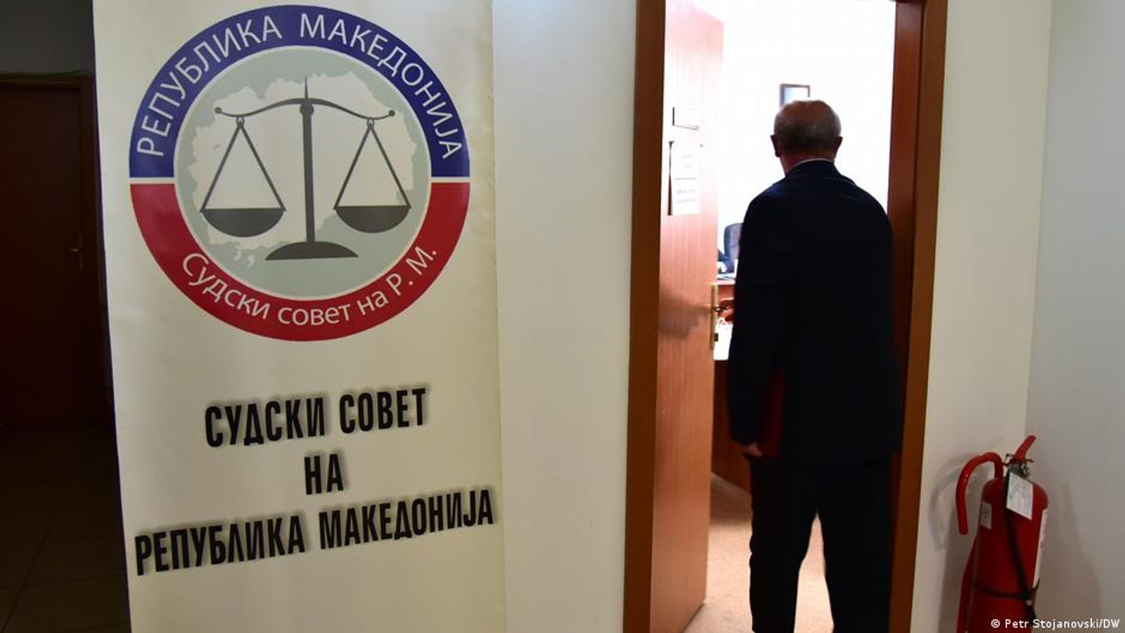 По потегот на Уставниот суд: Судскиот совет бара воздржаност
