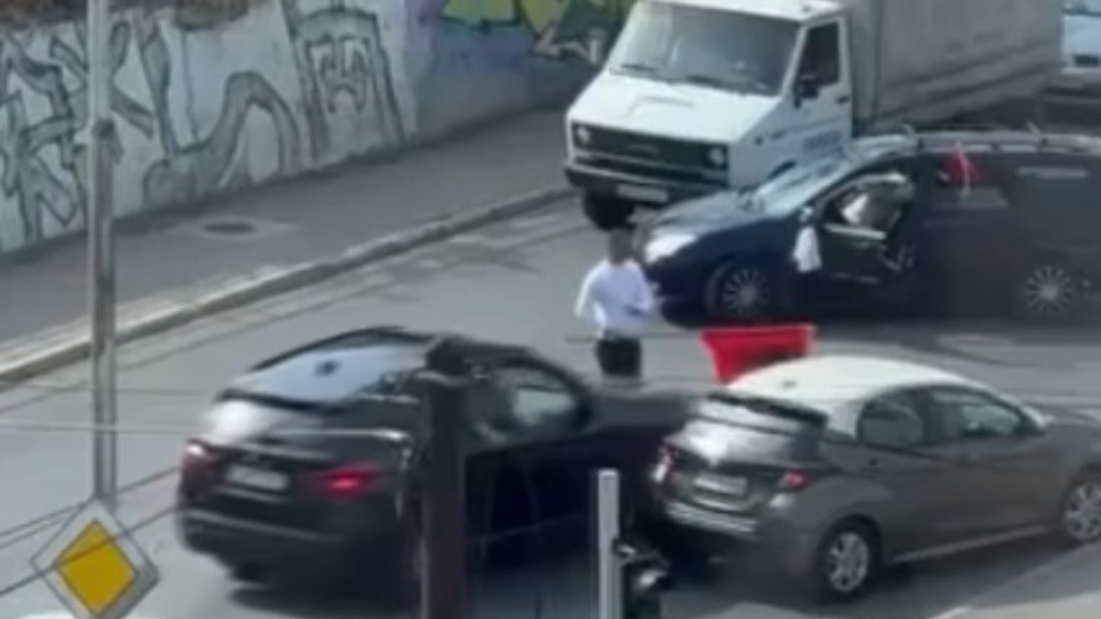 Skopje police summon man who blocked Nerezi street and displayed Albanian flag
