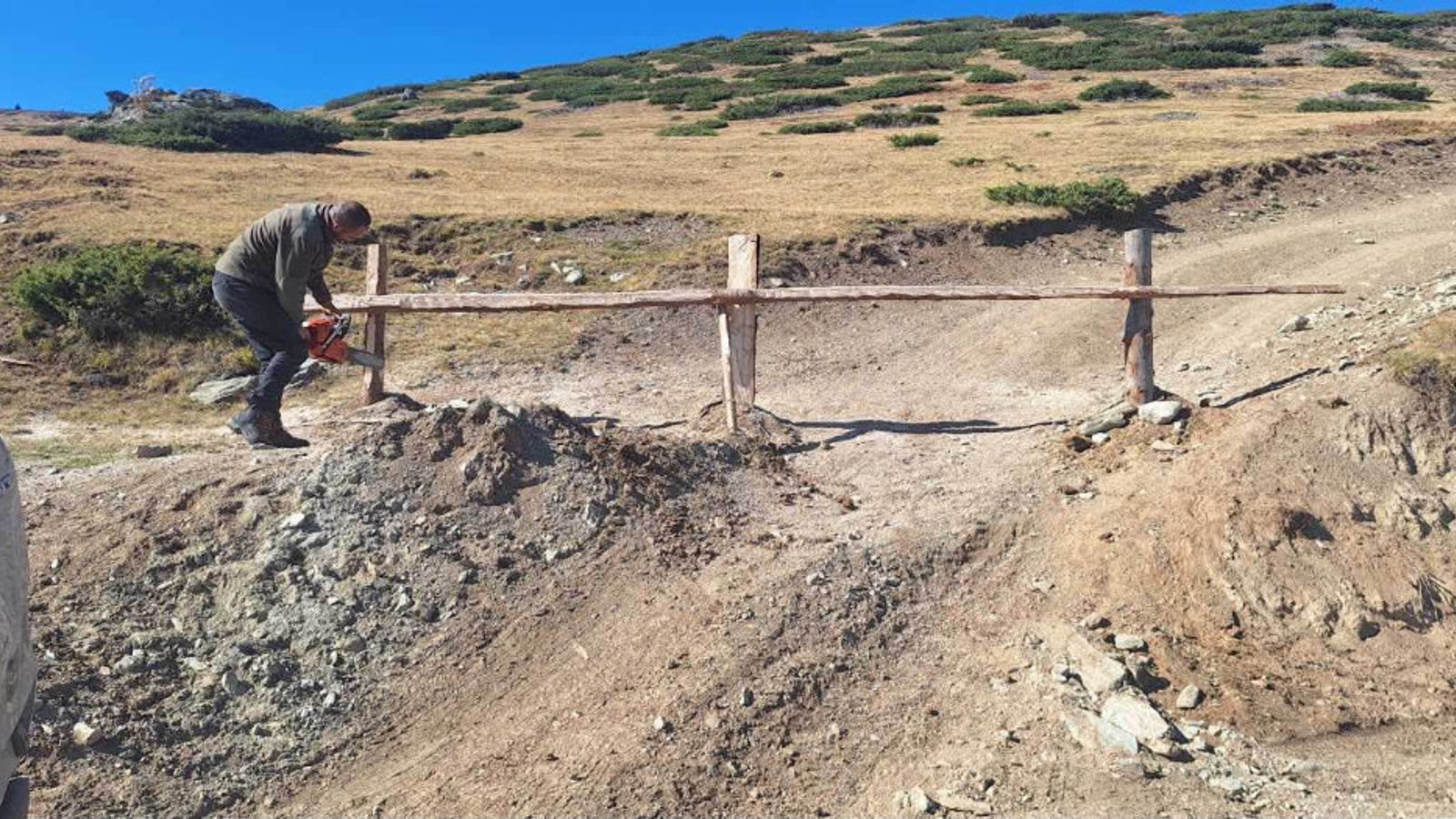 Поставени огради и бариери во Националниот парк „Шар Планина“ за да се спречи движење со моторни возила