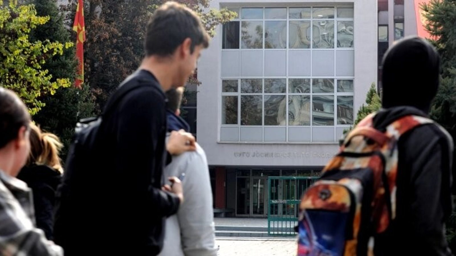 Приведени шест малолетници од Скопје поради изнуда на пари