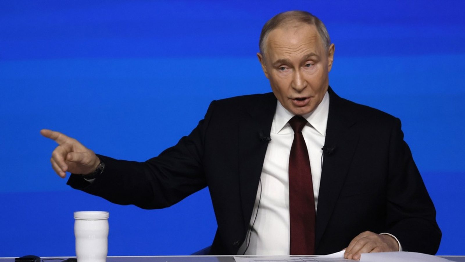 Путин потпиша закон што воведува рестрикции за Русите во странство осудени во отсуство