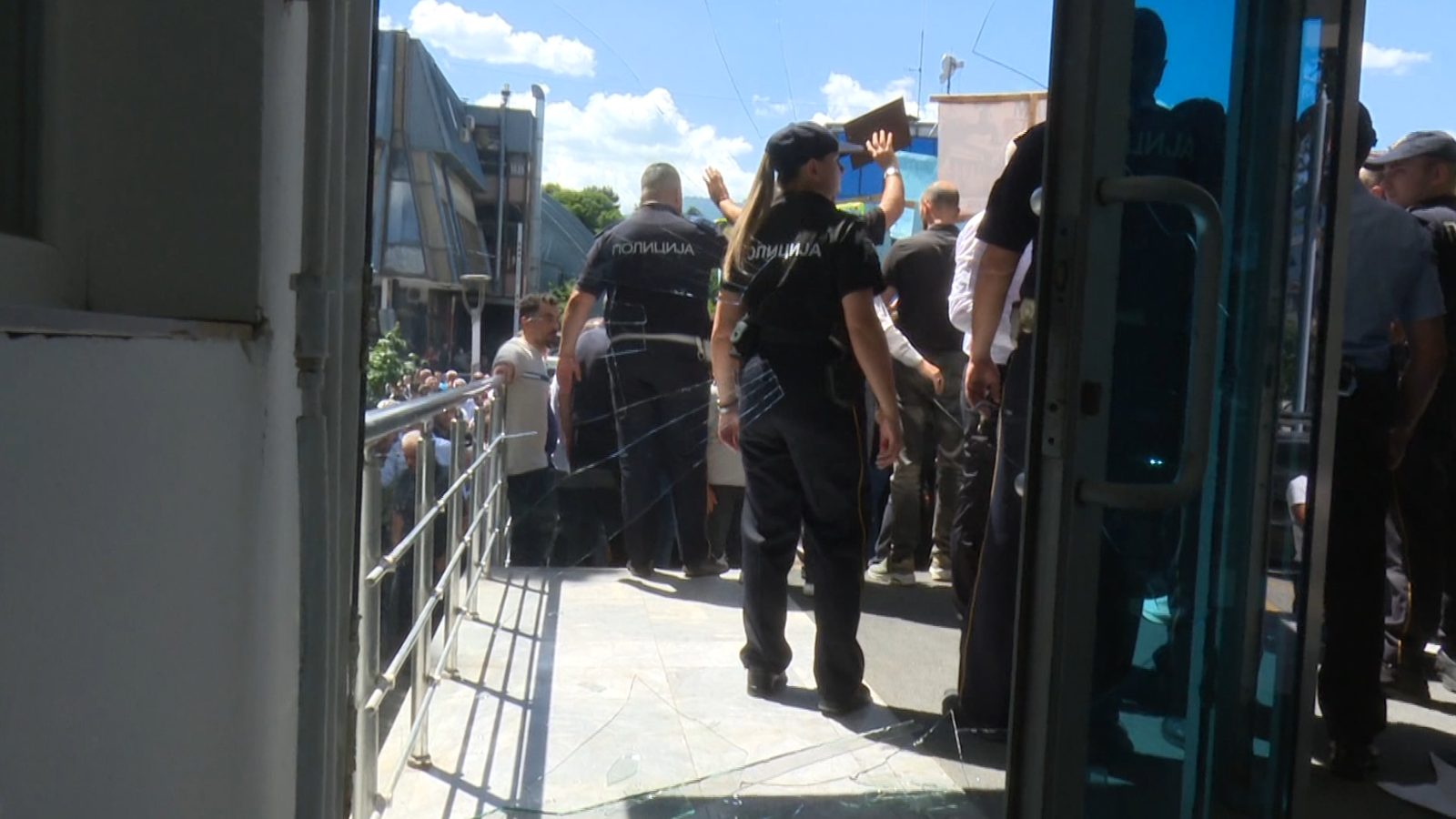 Расте револтот на жителите на Дебреше — бараат одговори од градоначалникот на Гостивар Валбон Лимани
