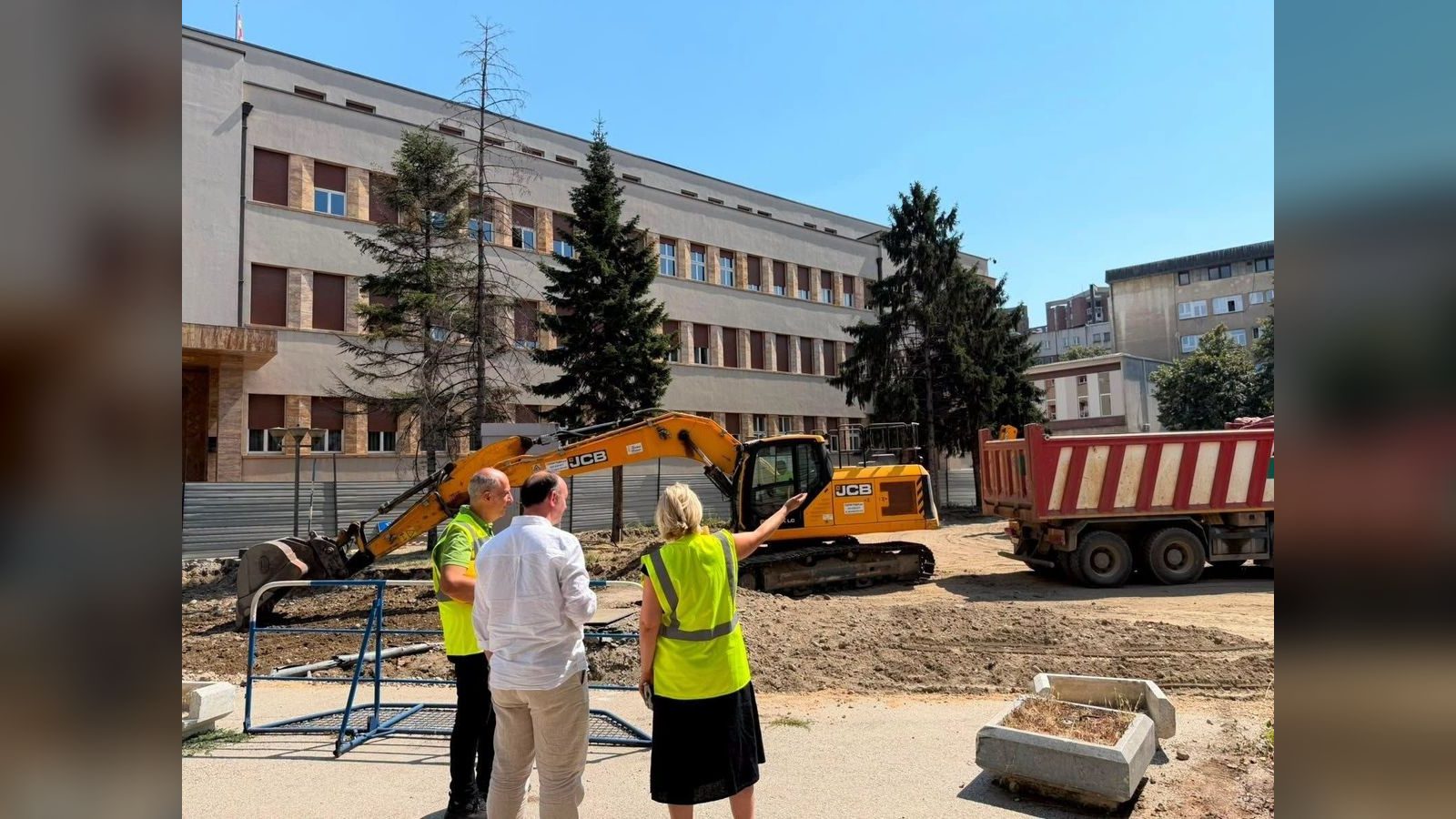 Се гради паркинг за пратениците кај Собранието во безбедносната зона