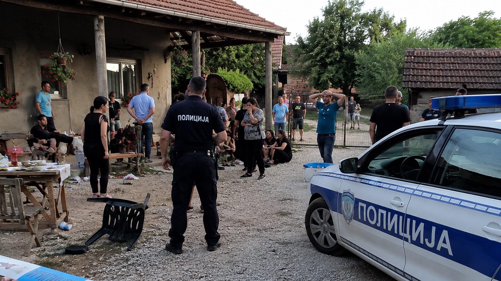 Се скарале околу музиката — 26-годишник го уби зетот пред децата на славата
