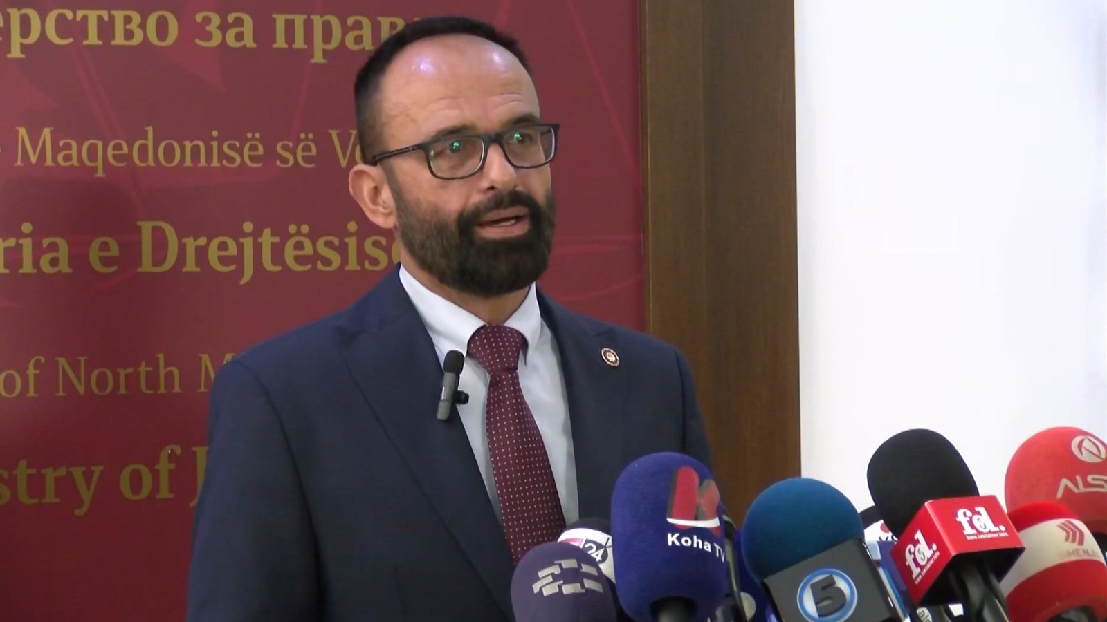 Шасивари брои денови кога ќе се отстрани јазичната бариера за правосудниот испит