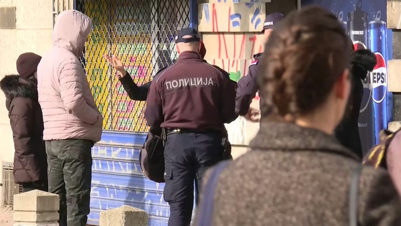 Шест новинари ја напуштиле Србија, последен замина Александар Радиќ
